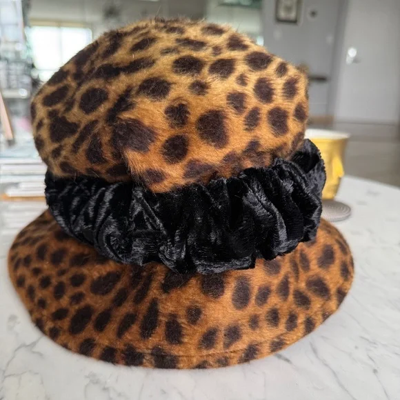 Vintage 1990s Kathy Luker Leopard “Faux Fur” Finish Hat w/ Plush Black Band - Picture 10 of 12